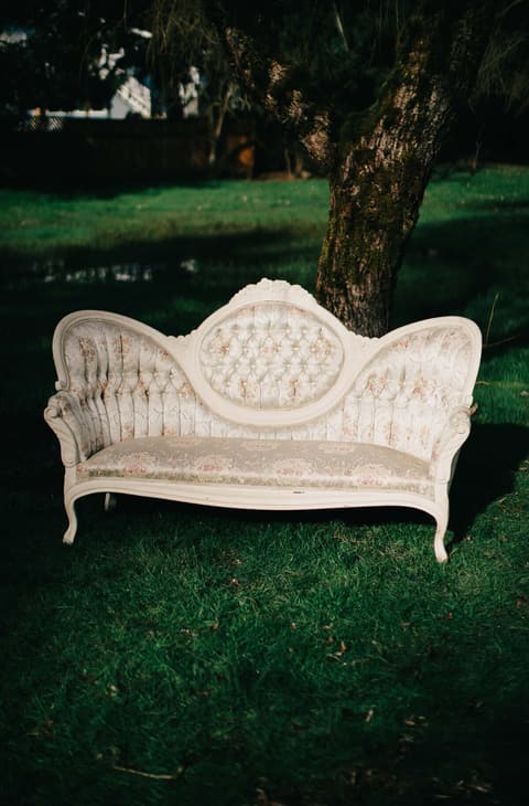 Antique Victorian Sofa · Ivory Floral